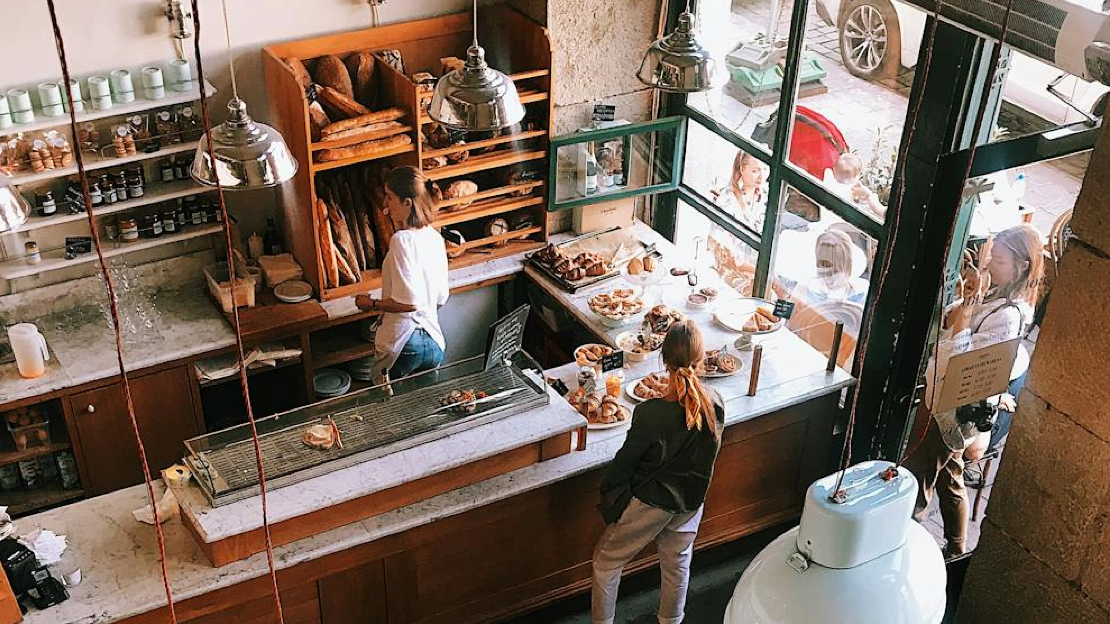 How to Use Social Media to Bring More Customers to Your Pastry Shop