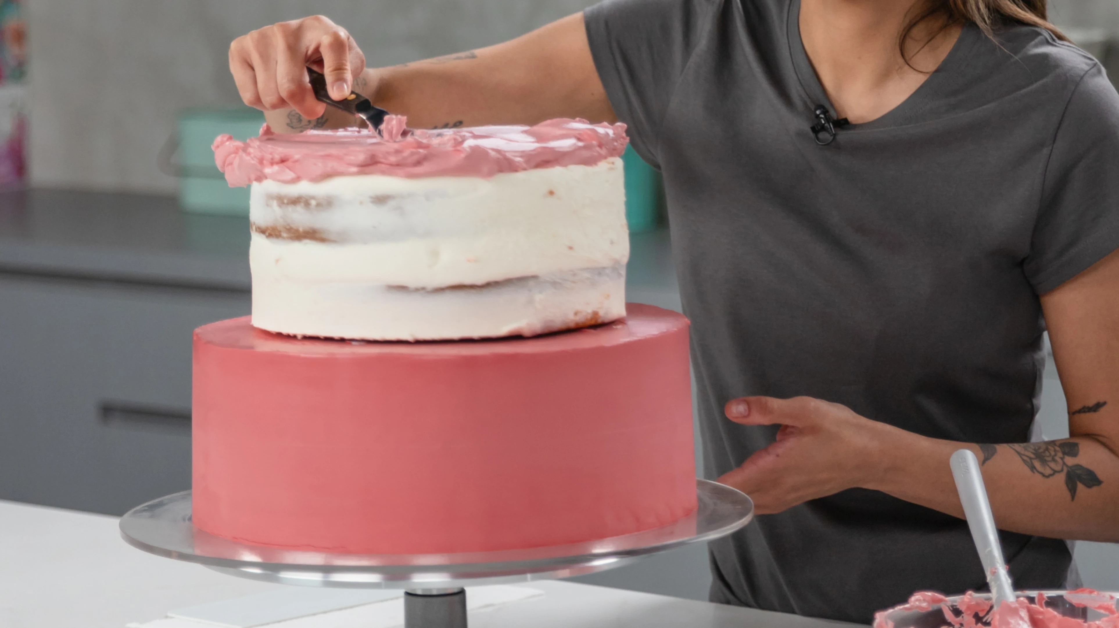 How to Frost a Cake Without Tools